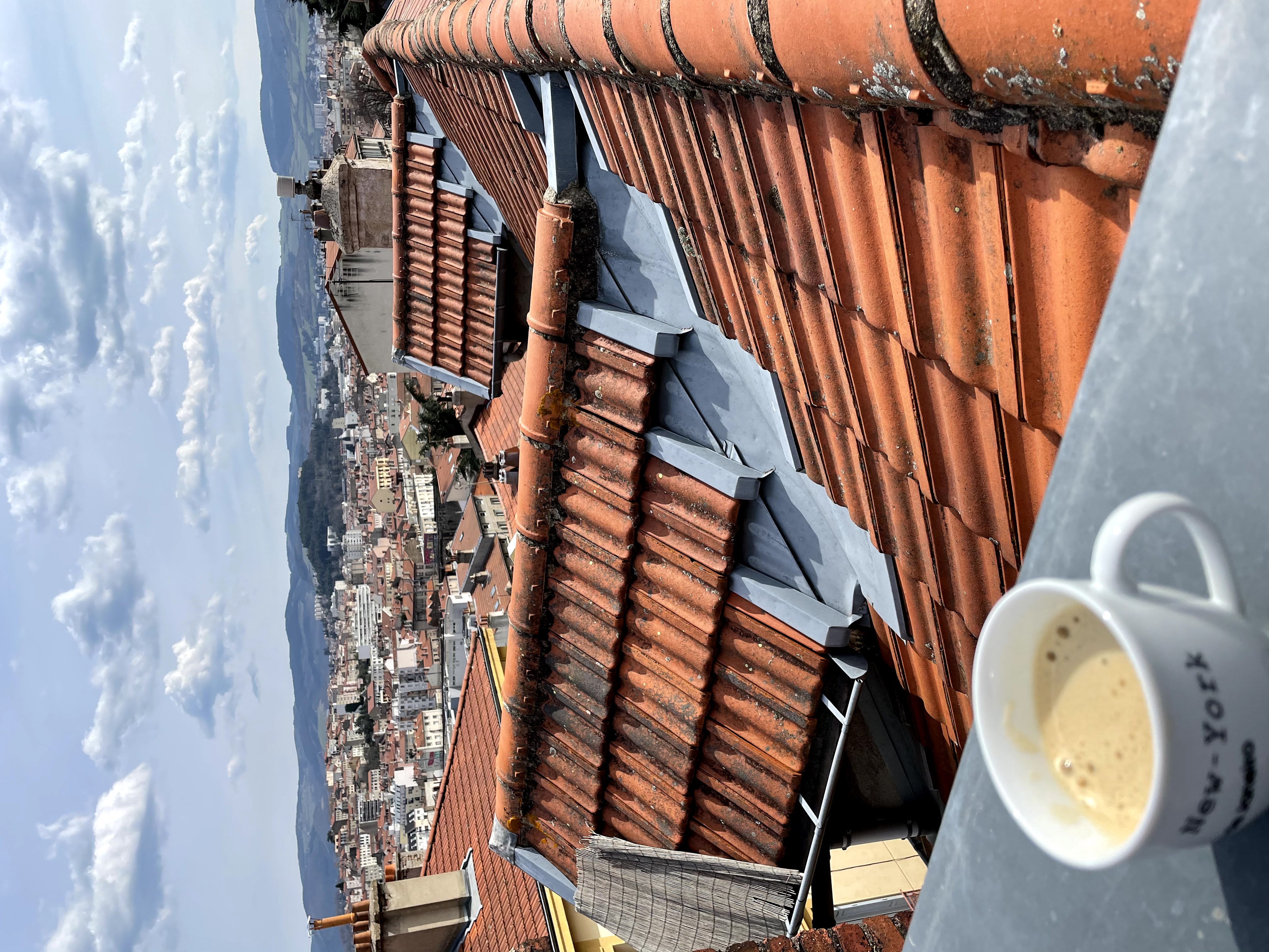Vue depuis la terrasse sur les toits de Saint-Étienne